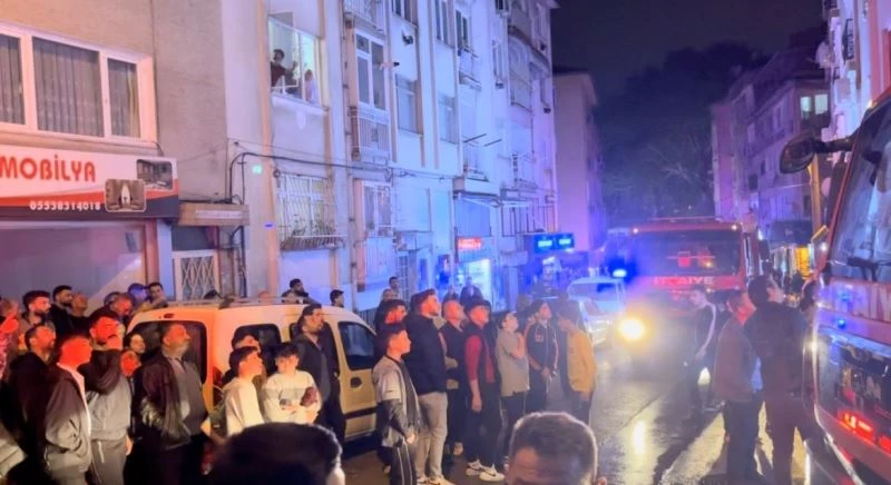 Bursa’da 5 katlı apartmanın çatı katı alev alev yandı

