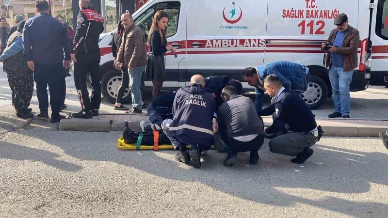 Burdur’da motosiklet yayaya çarptı: 2 yaralı

