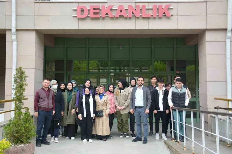 Liseli gençler Düzce Üniversitesi’nde
