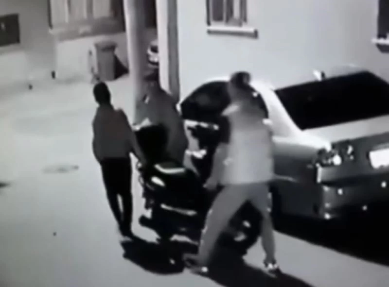 Bursa’da hırsızlar motosikleti kucaklayarak çaldılar
