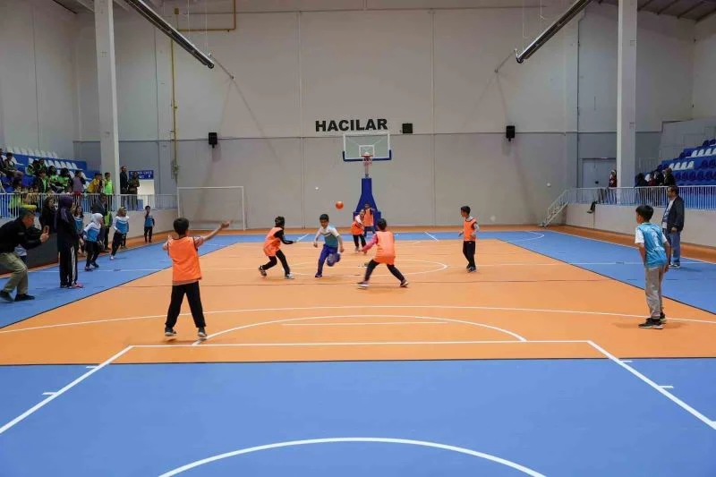 Hacılar Kapalı Spor Salonu ilk etkinliğe ev sahipliği yaptı
