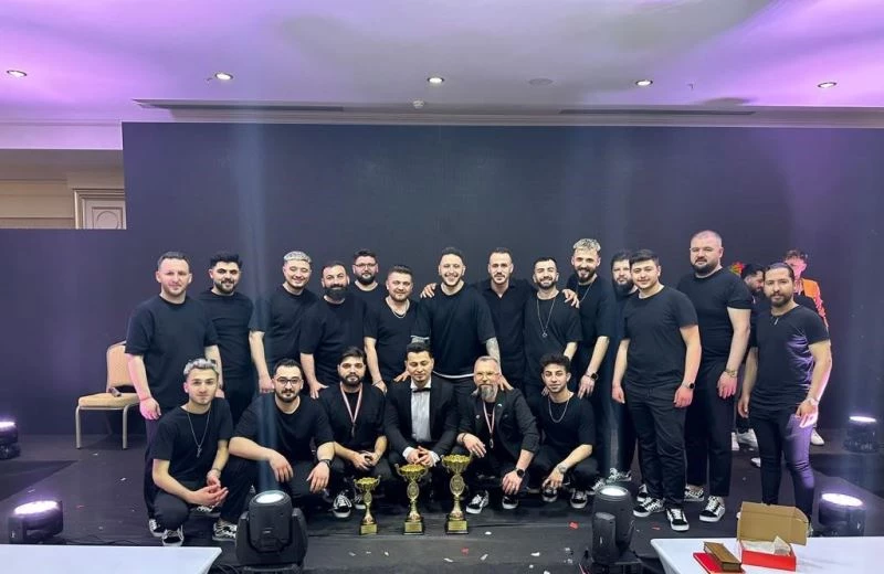 Ünlü saç tasarımcısı HY, ödüle doymuyor
