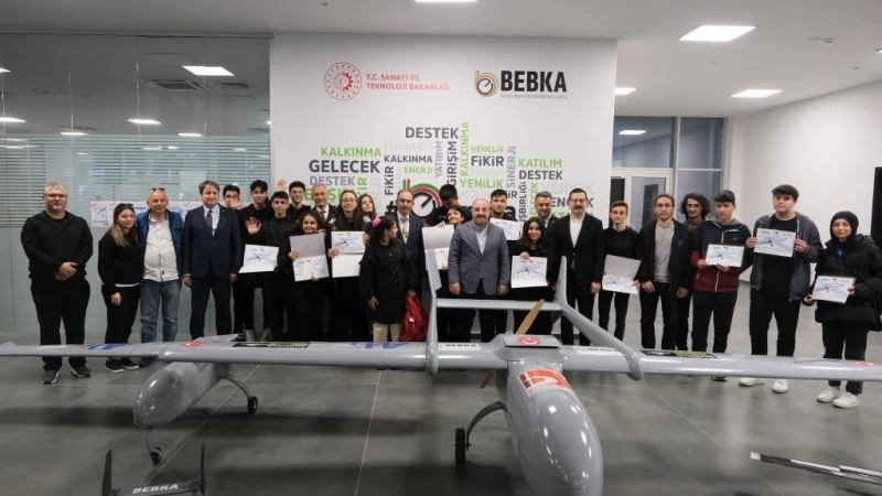 120 kilometre menzile sahip kamikaze drone, TechIN Bursa Girişimcilik Merkezi’nin açılışında sergilendi
