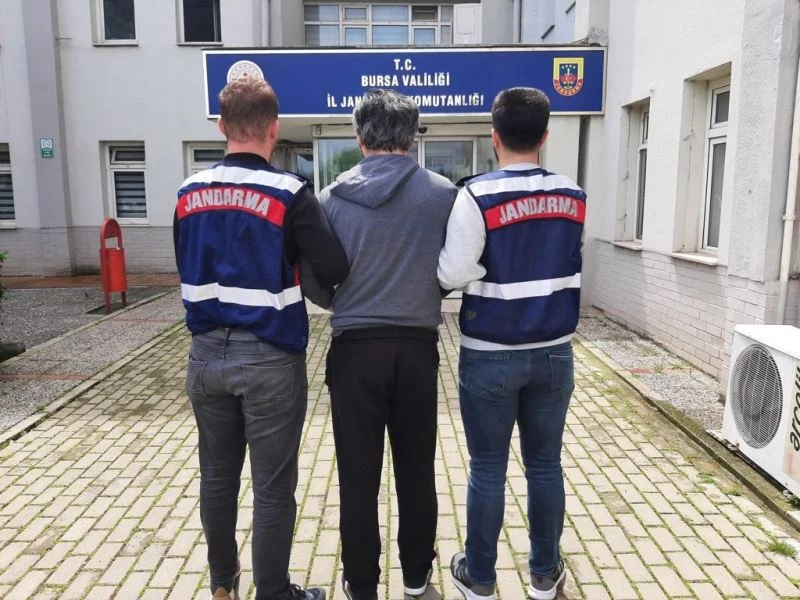 Jandarma, 45 yıl kesinleşmiş hapis cezası olan şahsı kıskıvrak yakaladı
