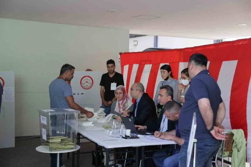 Japonya’da Türkiye’deki genel seçimler için oy verme işlemi başladı

