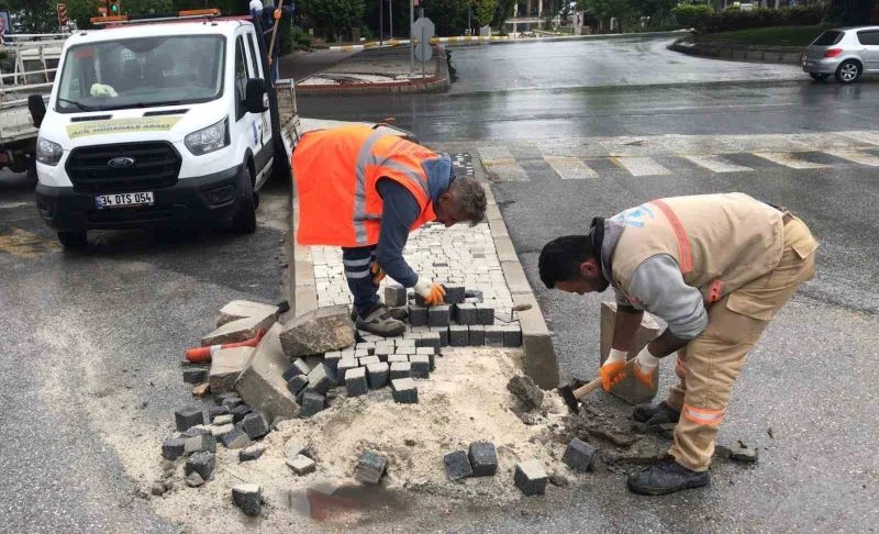 Kuşadası’nda eskiyen yollar yenileniyor
