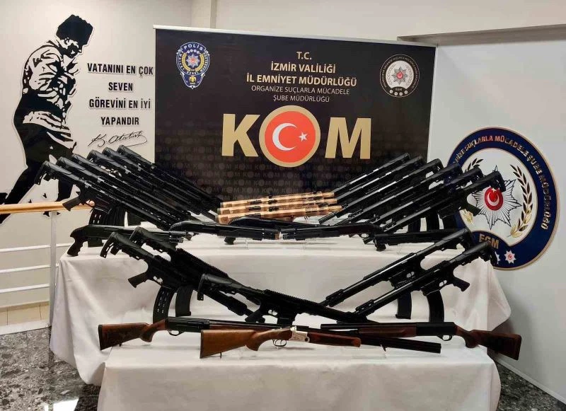 İzmir polisinden silah kaçakçılarına darbe
