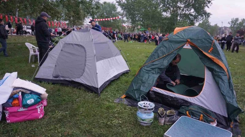 Kakava coşkusunu ve eğlencenin tadını çadırlarında çıkardılar
