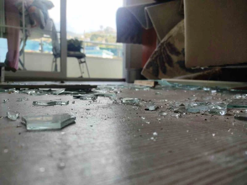 Anamur’daki hortum evleri savaş alanına çevirdi
