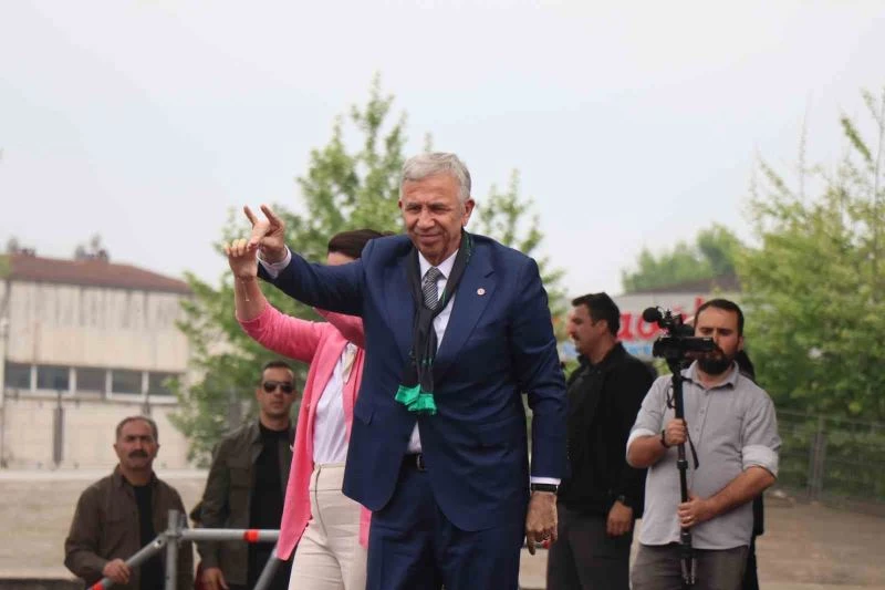 İYİ Parti Genel Başkanı Akşener: “Cenabıhak, bugünküler gibi eğer israf edeceksek, hırsızlık yapacaksak, kul hakkına gireceksek, hepimizin canını alsın inşallah”
