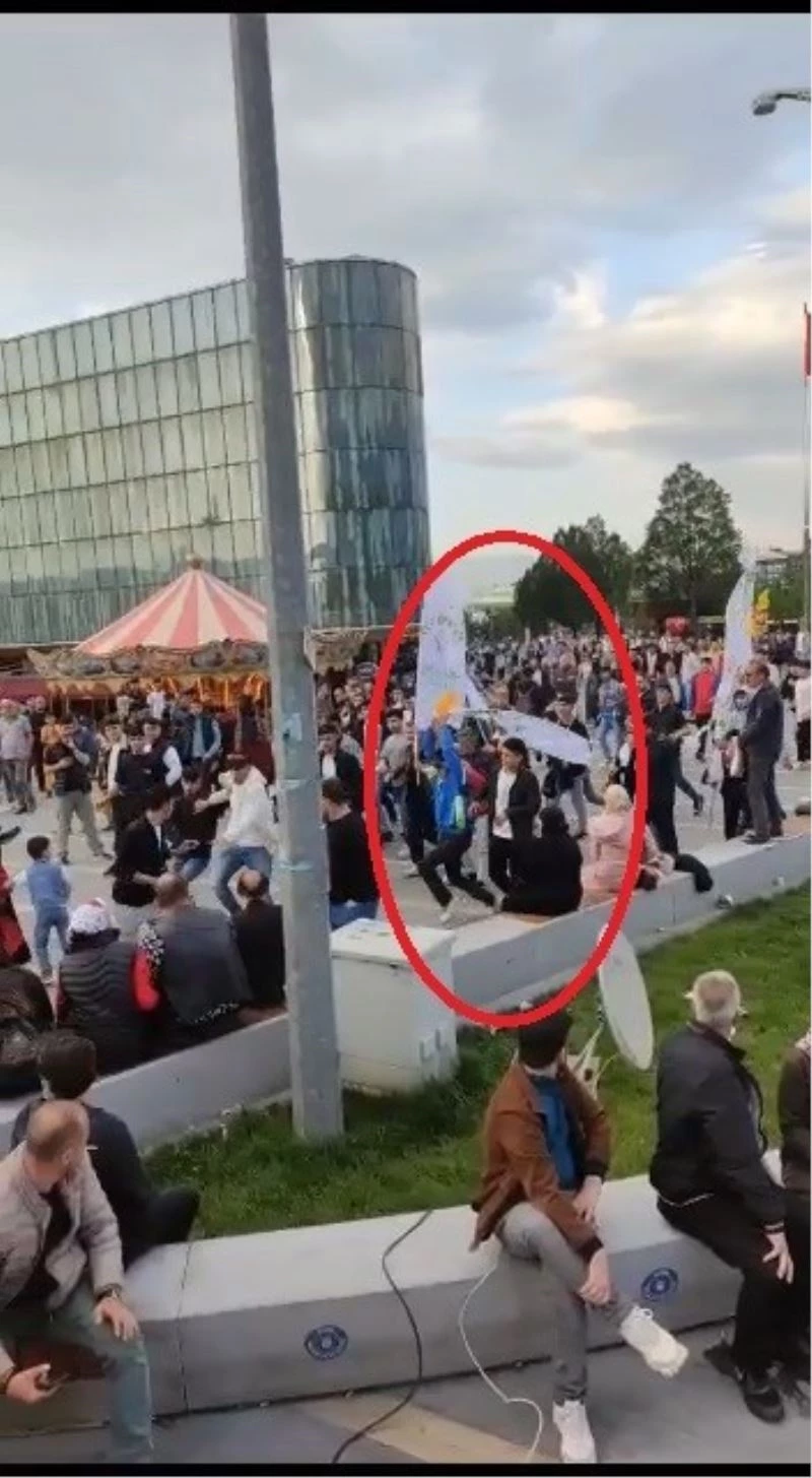 HDP’liler miting sonrası Bakan Varank’ın mobil seçim aracı ve Cumhur İttifakı taraftarlarına saldırdı
