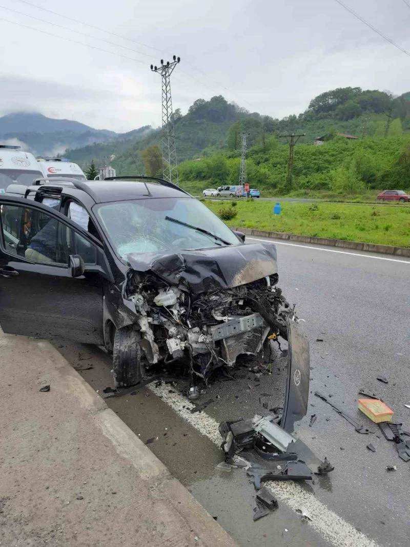 Trabzon’un Araklı ilçesinde trafik kazası: 5 yaralı
