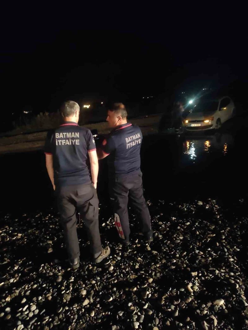 Batman Çayı’nda mahsur kalan 7 araç ve 9 vatandaş kurtarıldı
