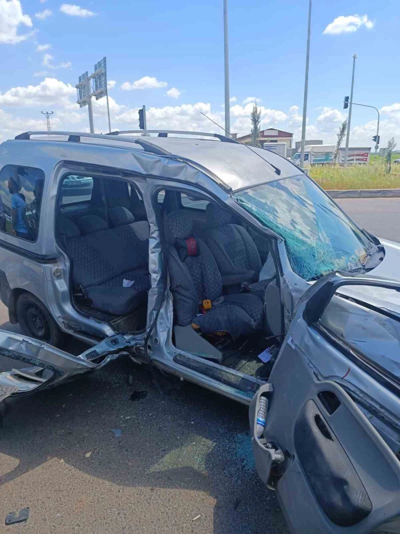 Çınar’da trafik kazası: 1’i ağır 4 yaralı
