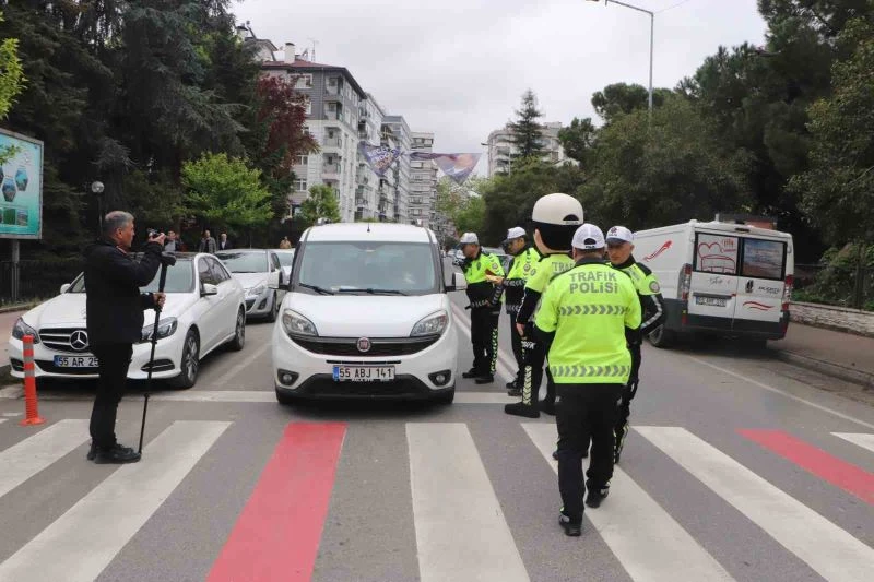 Trafik polislerinden sürücülere ’yaya yolu’ uyarısı: 