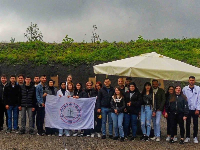 Üniversite öğrencileri hedefleri 12’den vurdular
