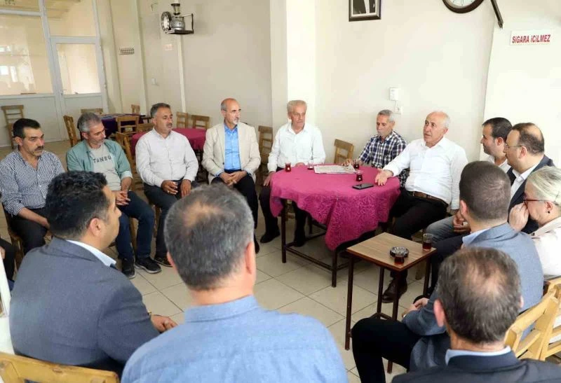 Başkan Gültak, vatandaşlarla bir araya gelmeye devam ediyor
