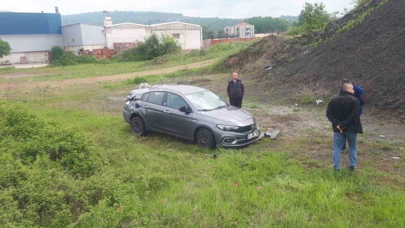 Sürücüsünün kontrolünü kaybetti otomobil şarampole uçtu
