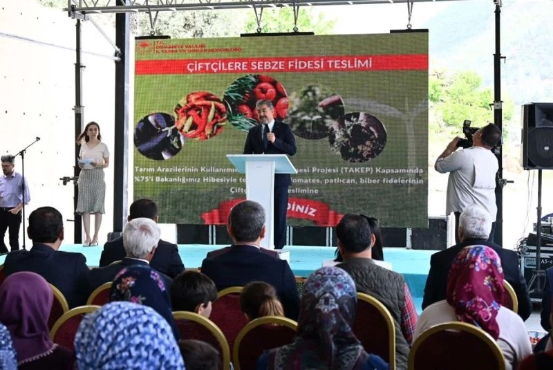 Osmaniye’de üreticilere 220 bin sebze fidesi dağıtıldı