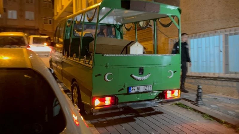 Zeytinburnu’nda 34 yaşındaki şahıs evinde ölü bulundu
