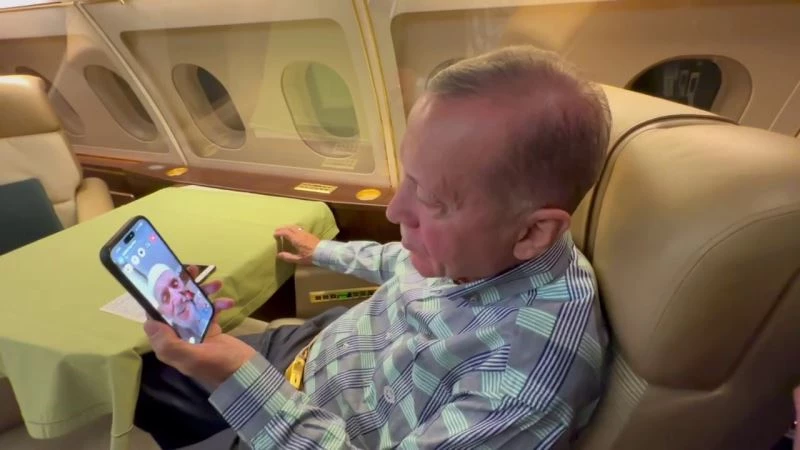 Cumhurbaşkanı Erdoğan metronun merdivenlerini yürüyerek çıkan Hüseyin Bayraktar’la telefonda görüştü
