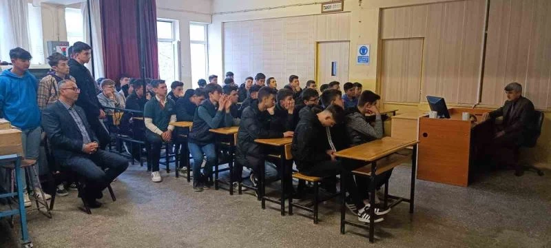 DPÜ Şampiyon KARANDA İHA takımı Gedizli öğrencilerle buluştu
