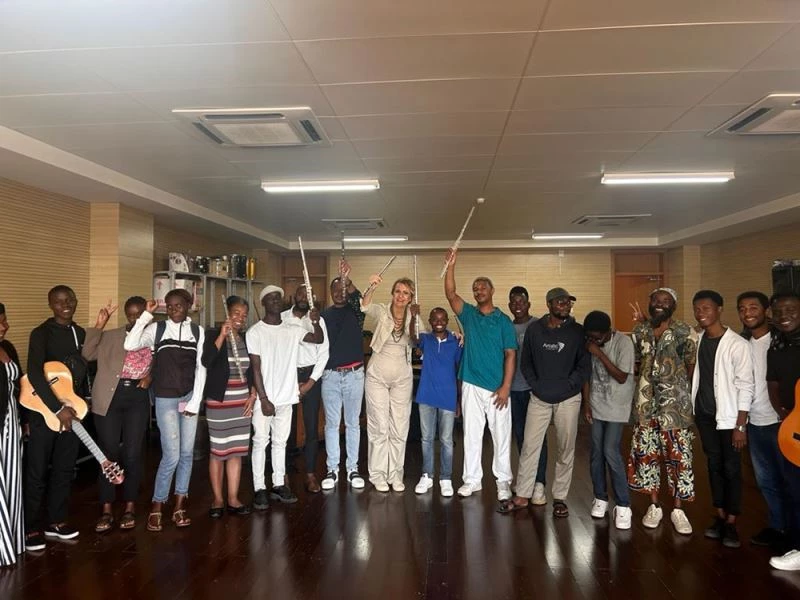 Flüt sanatçısı Lelya Bayramoğulları, Mozambik