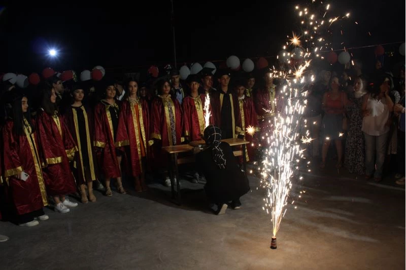 Hatay’da depremzede öğrencilerin mezuniyet sevinci