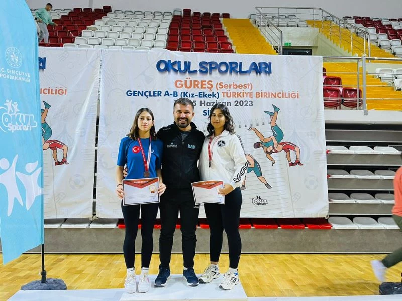 Kaş Belediyesporlu güreşçilerden 3 madalya