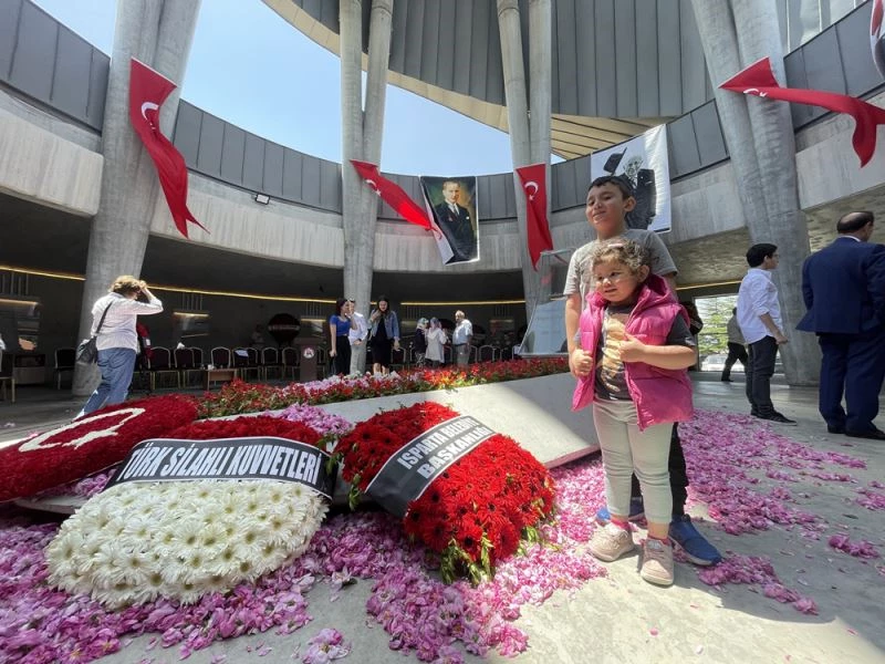 Dokuzuncu Cumhurbaşkanı Süleyman Demirel mezarı başında anıldı