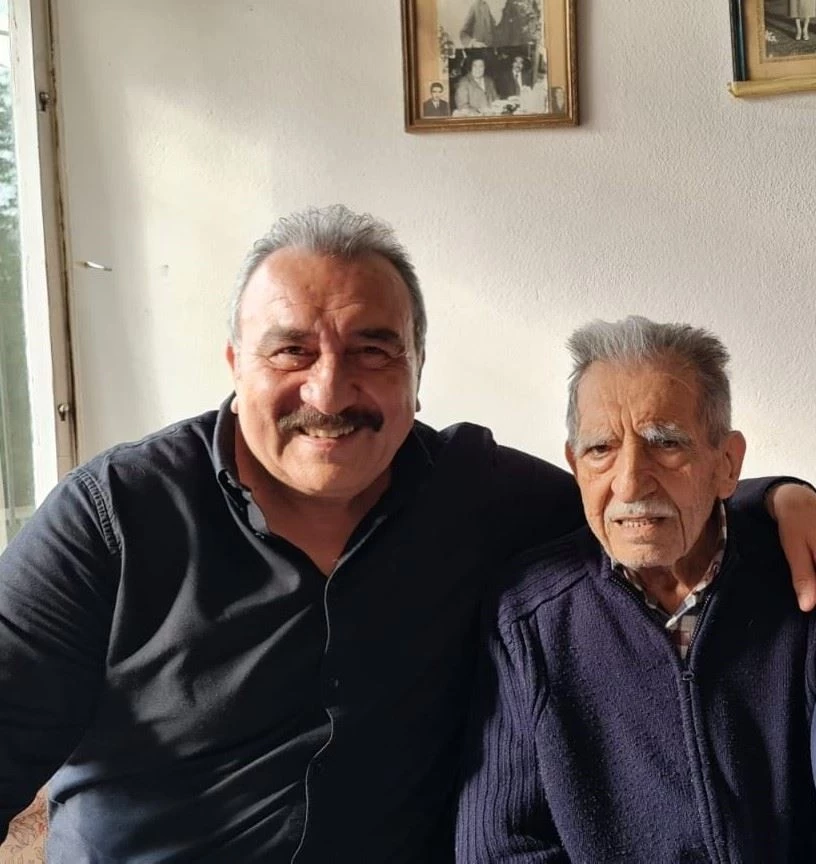 Osmaniyeli ünlü sanatçı Ümit Besen’in babası Fikret Besen vefat etti.