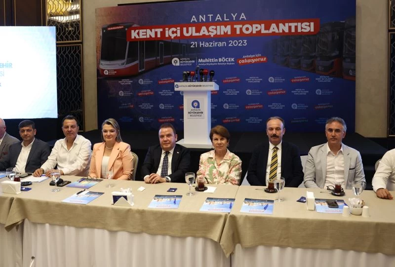 Antalya Büyükşehir Belediye Başkanı Böcek, kentin ulaşım planını tanıttı: