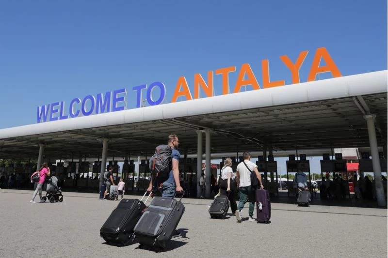 Antalya, geçen yıla göre artan turist sayısıyla 16 milyon hedefine ilerliyor 