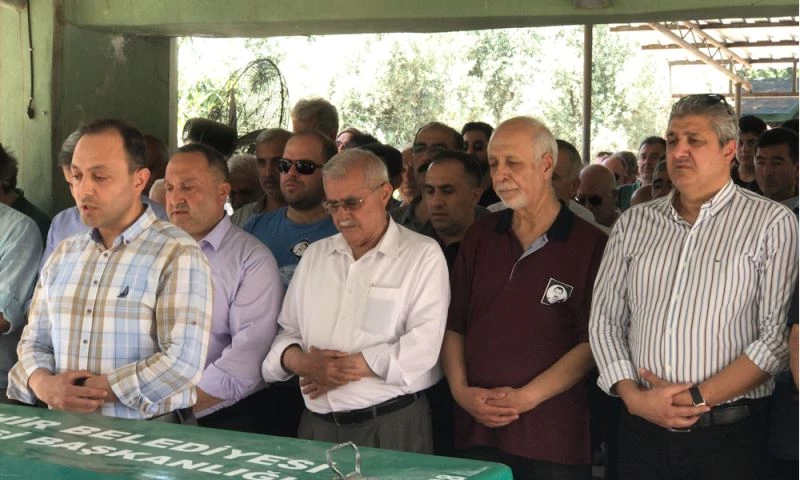 Aracının camına taş isabet edince geçirdiği kazada ölen pilotun cenazesi defnedildi