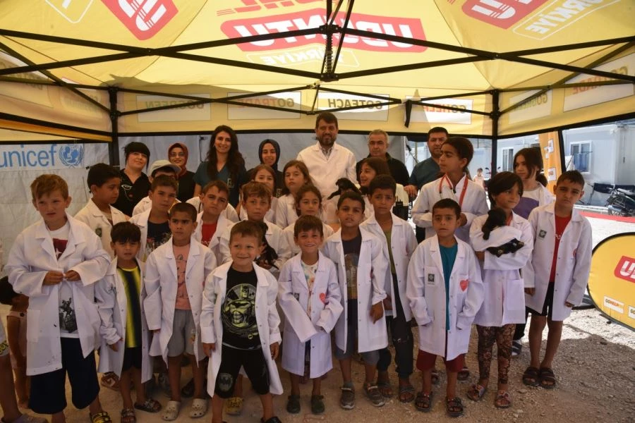 Konteyner Kentte Yaşayan Çocuklar, Yavru Köpeklerin Kalp Atışlarını Dinledi