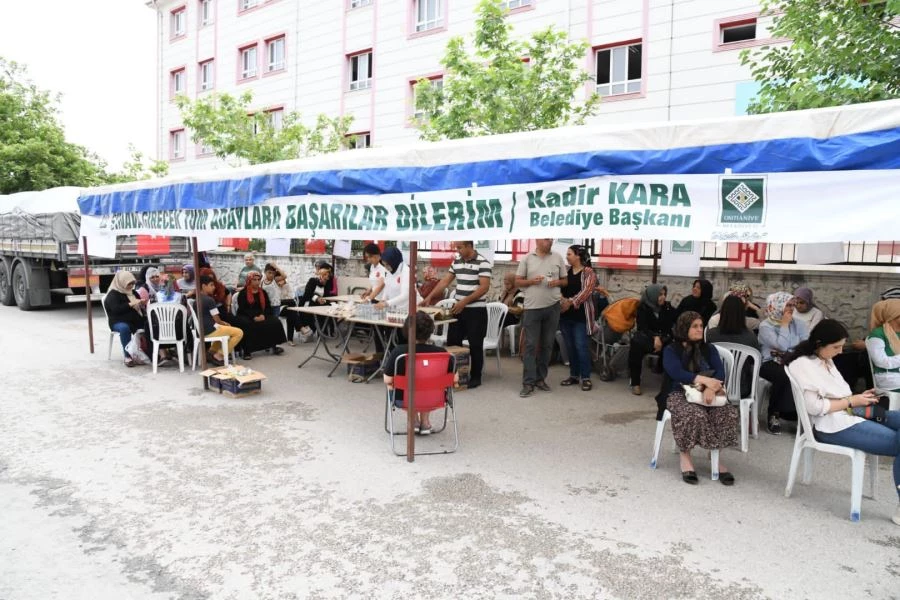 Osmaniye Belediyesinden LGS sınavına giren öğrencilere ikram