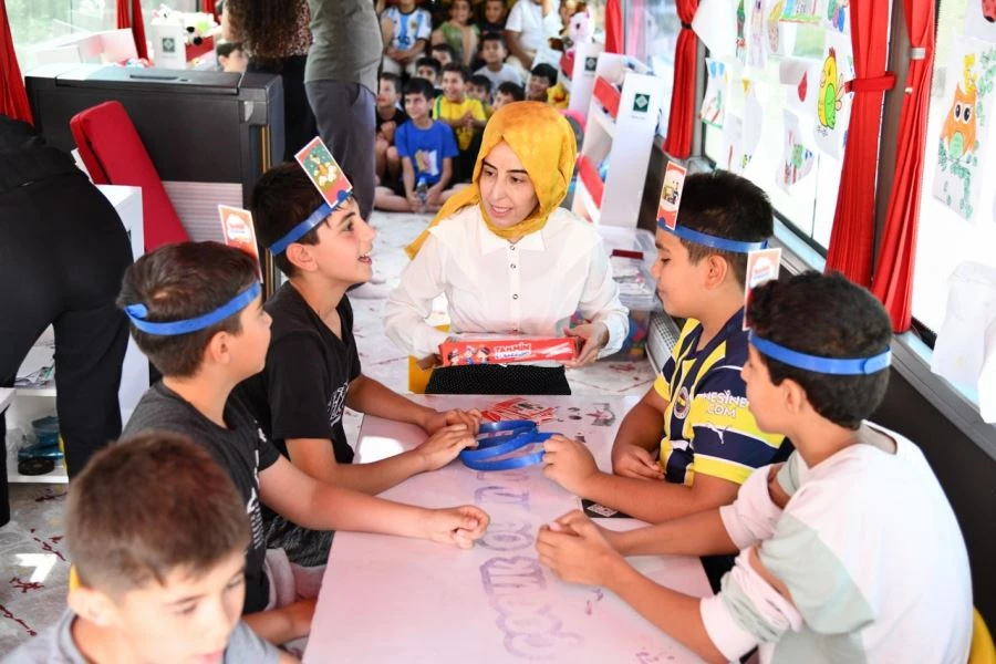 Kuran Kursu Öğrencileri Çocuk Oyun Otobüsünde Doyasıya Eğlendi