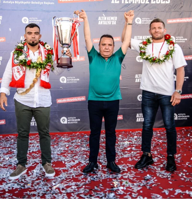 Kırkpınar Başpehlivanı Yusuf Can Zeybek’e memleketi Antalya