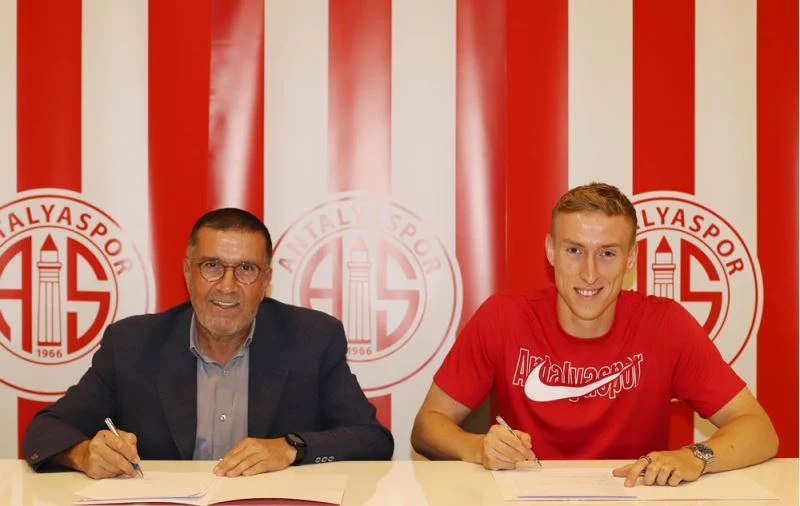 Antalyaspor, Polonyalı Adam Buksa