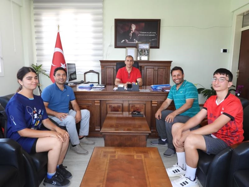 Başarılı sporculardan Samandağ Kaymakamı Mehmet Aksu