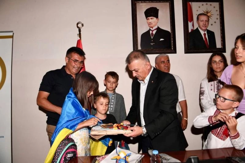Ukraynalı 40 yetim çocuk Antalya