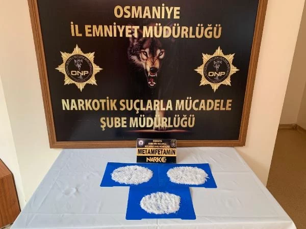 Osmaniye’de polisin uyuşturucu satıcılarına yönelik düzenlediği 15 ayrı operasyonda, 17 şüpheli yakalandı.