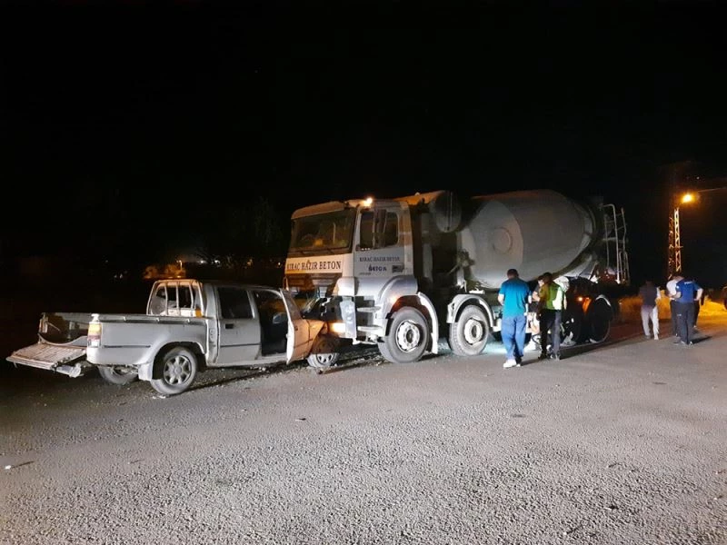 Kahramanmaraş’ta beton mikseri ile pikabın çarpıştığı kazada 7 kişi yaralandı