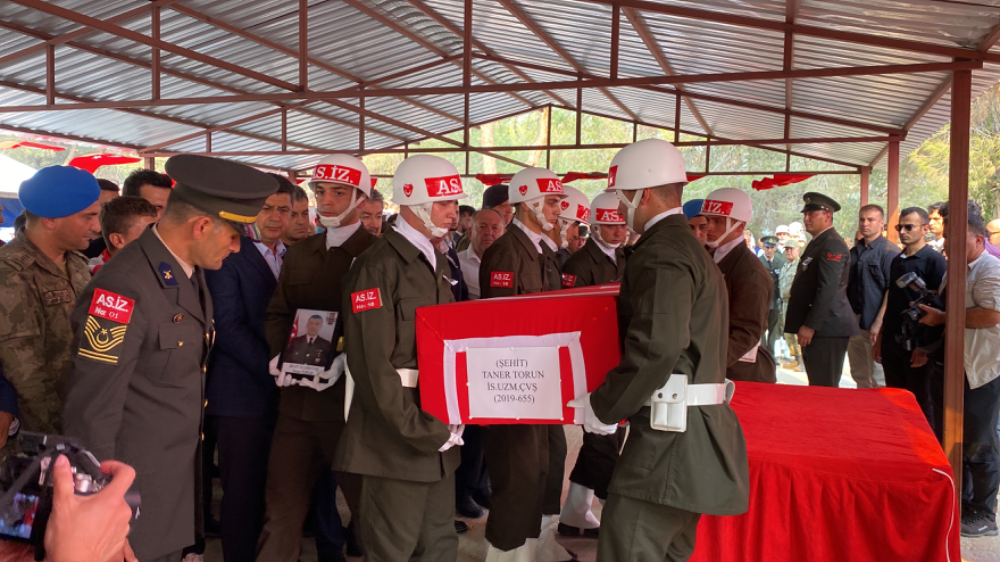 Pençe-Kilit şehidi uzman çavuş  Taner Torun, son yolculuğuna uğurlandı