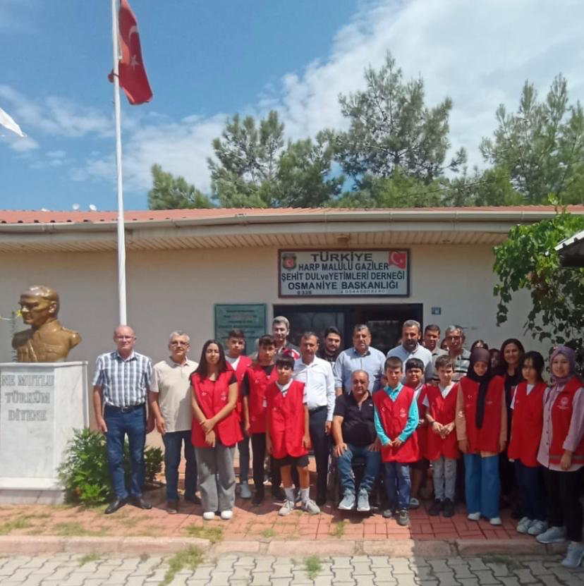 Okul destek projesinden yararlanan çocuklardan, şehit aileleri derneğine ziyaret