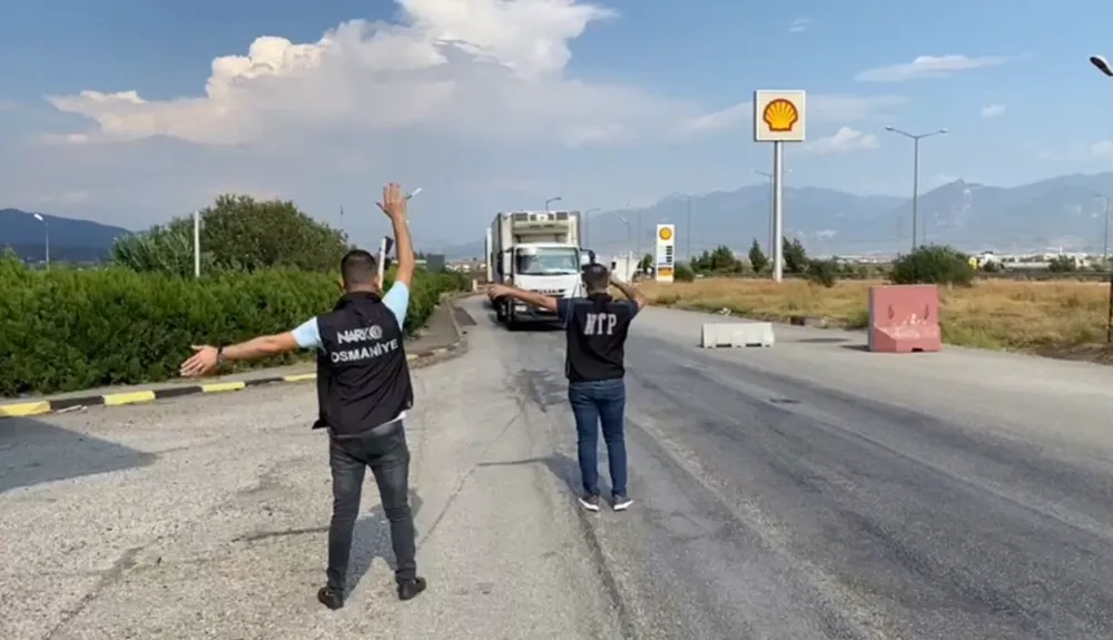 Polisin durdurduğu TIR’ın boş dorsesinden 145 kilo skunk maddesi çıktı