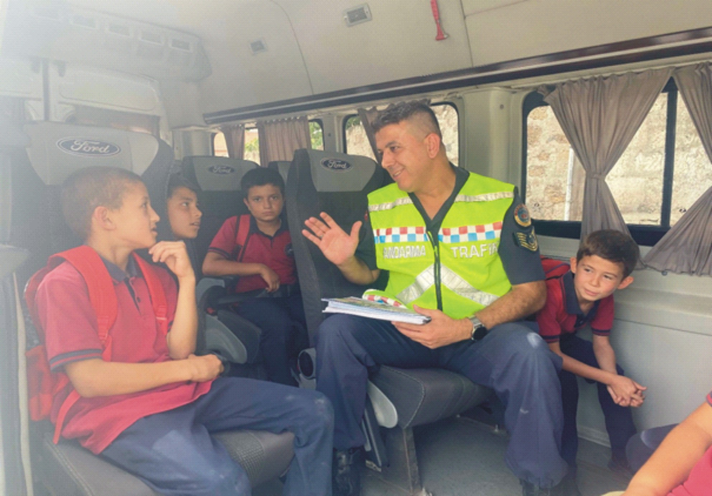 Jandarma okul servis araçlarını denetledi