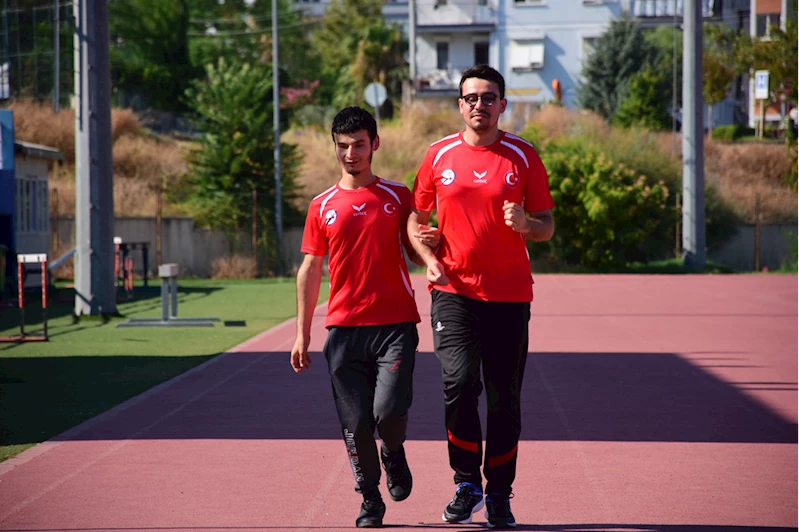 Görme engelli Ragıp müzik ve spordaki başarısıyla adından söz ettiriyor