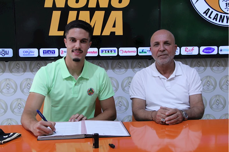 Alanyaspor, kadrosuna kattığı 3 oyuncu için imza töreni düzenledi