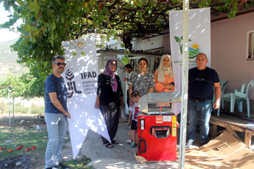 Osmaniye’de, yoksul hanelere yüzde 100 hibeli salça makinesi desteği